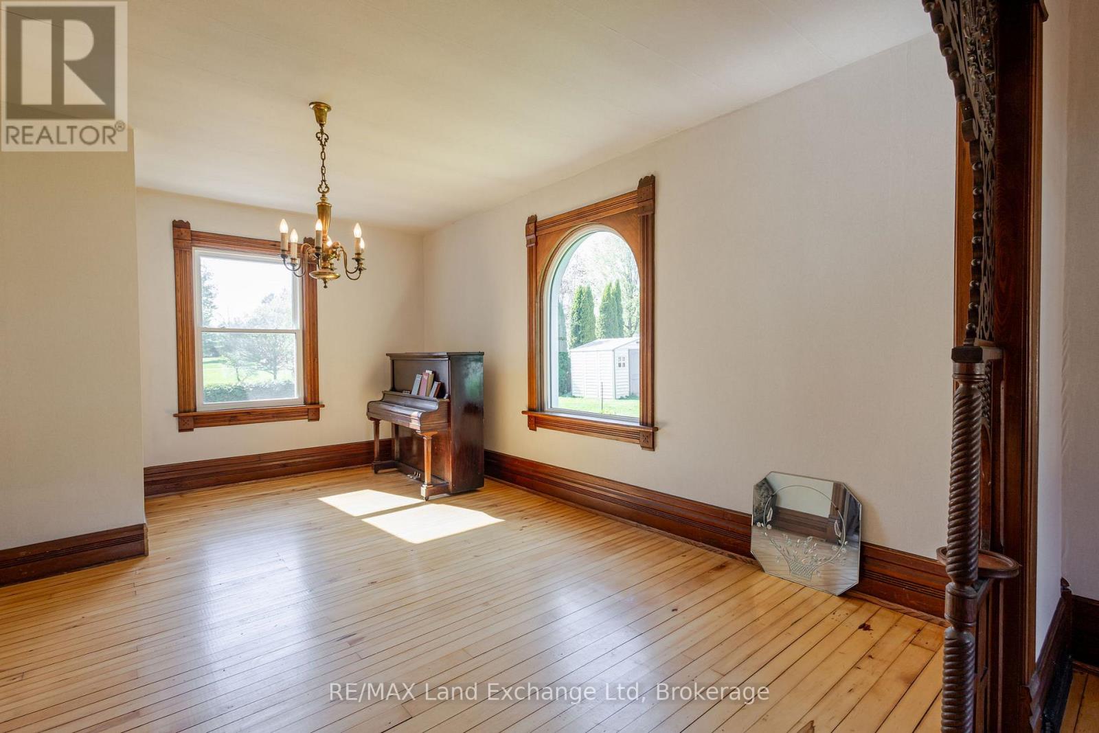 484 Queen Street, North Huron, Ontario  N0M 1H0 - Photo 8 - X12356906
