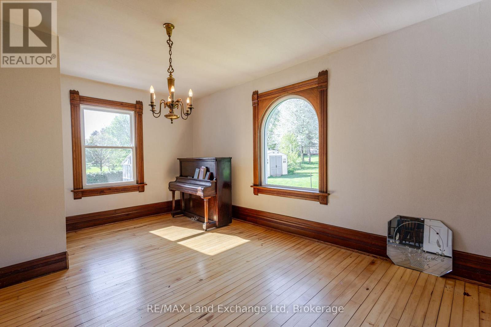 484 Queen Street, North Huron, Ontario  N0M 1H0 - Photo 9 - X12356906