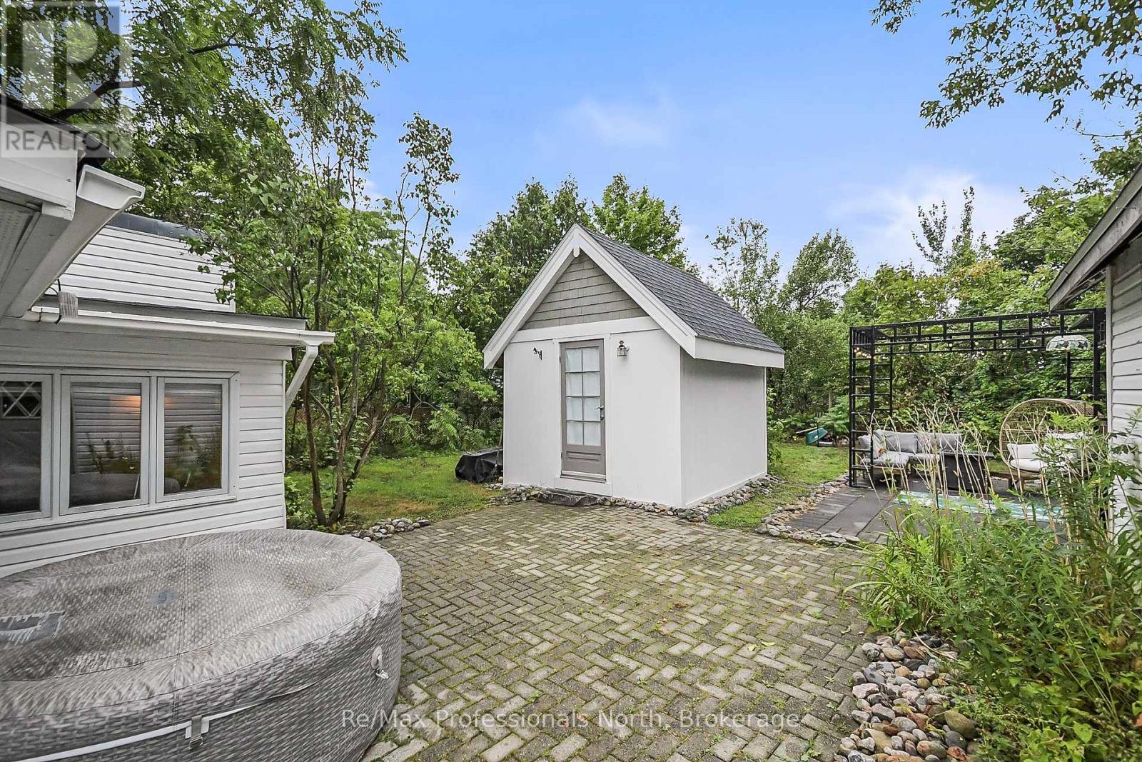 520 First Street N, Gravenhurst, Ontario  P1P 1B9 - Photo 15 - X12356952
