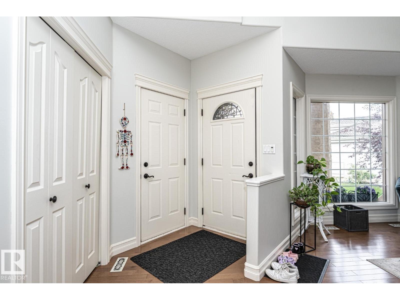 160 Carlson Cl Nw, Edmonton, Alberta  T6R 2J7 - Photo 3 - E4454003