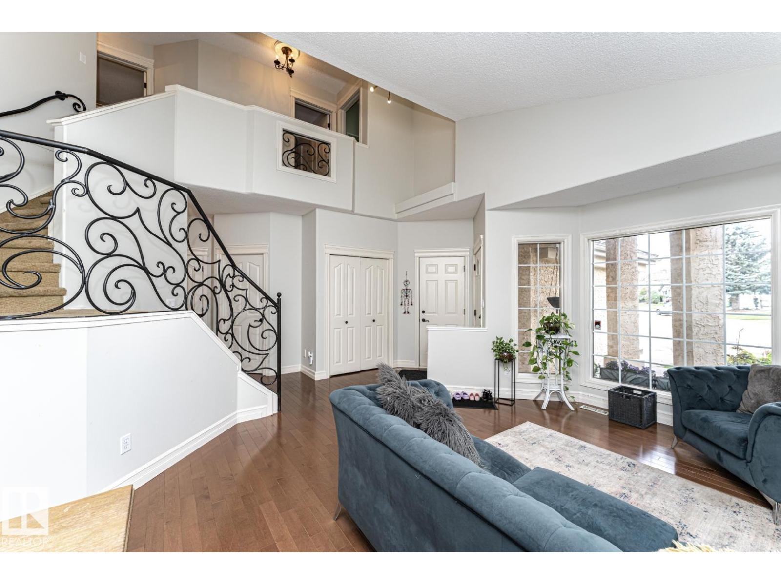 160 Carlson Cl Nw, Edmonton, Alberta  T6R 2J7 - Photo 4 - E4454003