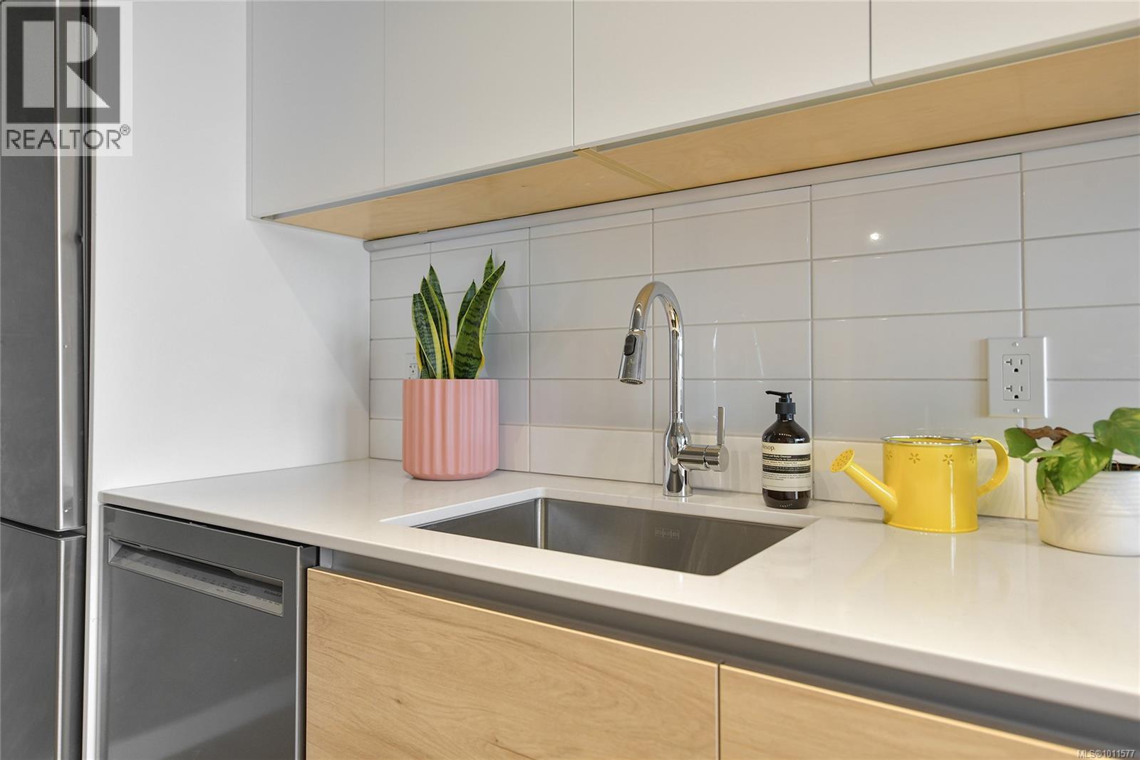 203 1097 View St, Victoria, British Columbia  V8V 3Z9 - Photo 46 - 1011577