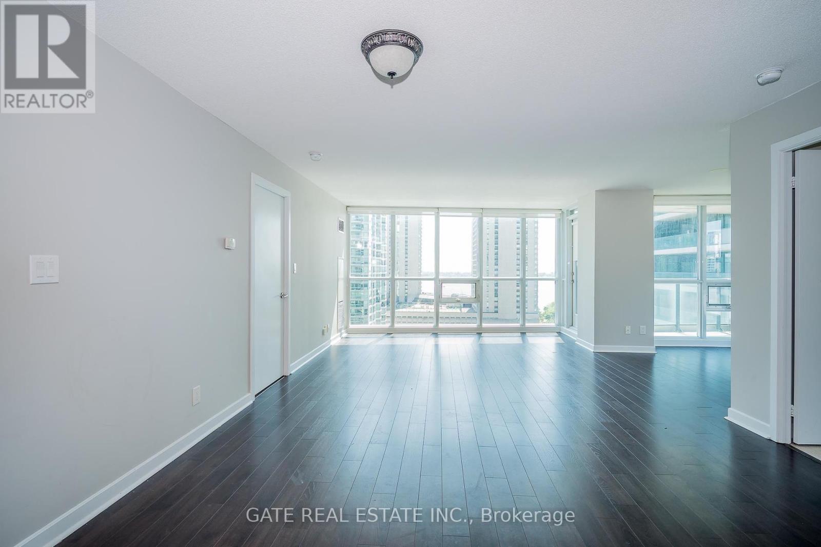1410 - 18 Harbour Street, Toronto, Ontario  M5J 2Z6 - Photo 10 - C12356969