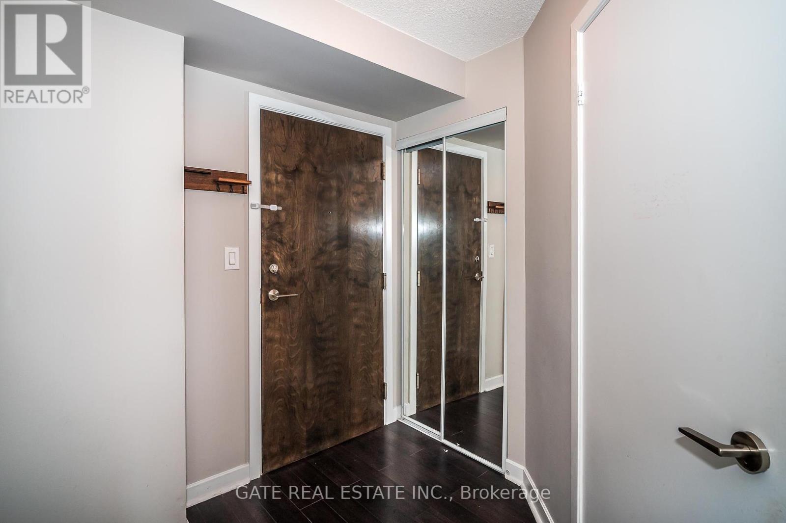 1410 - 18 Harbour Street, Toronto, Ontario  M5J 2Z6 - Photo 3 - C12356969
