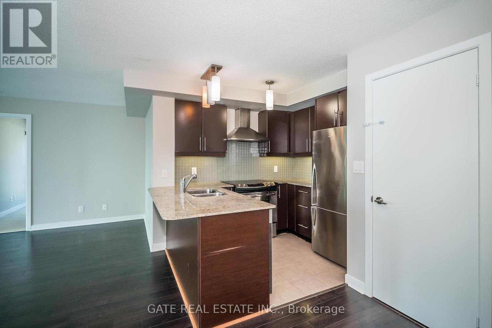 1410 - 18 Harbour Street, Toronto, Ontario  M5J 2Z6 - Photo 5 - C12356969
