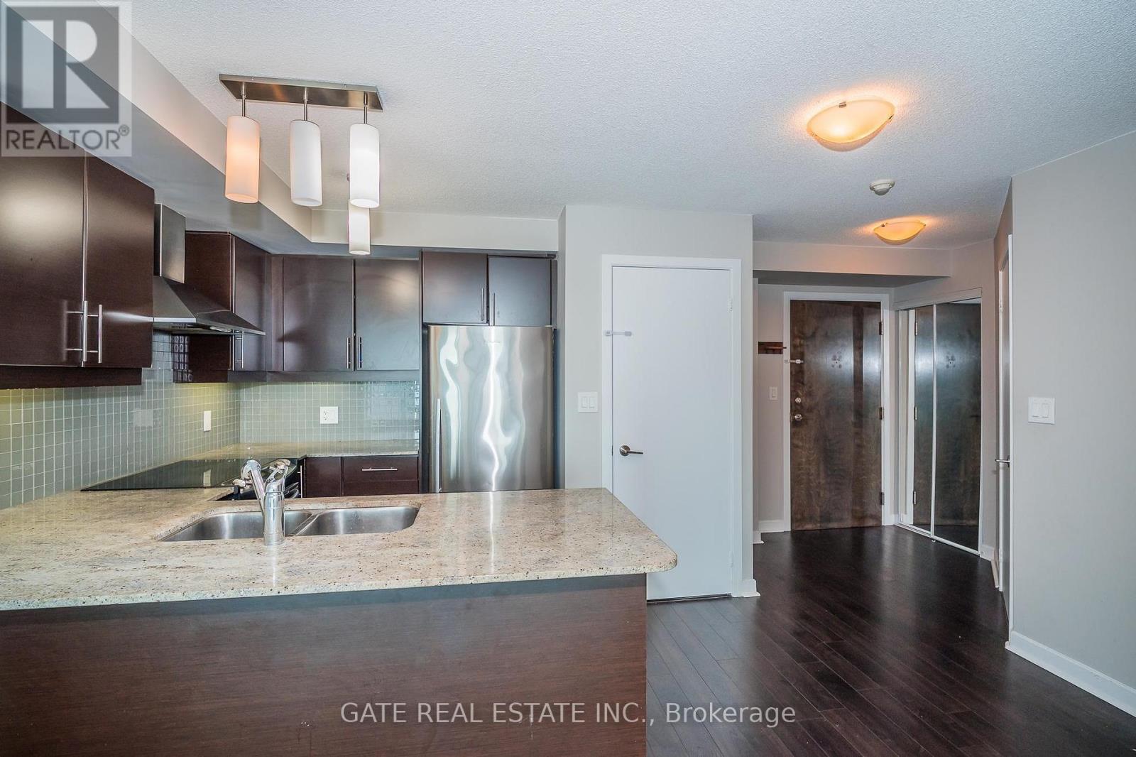 1410 - 18 Harbour Street, Toronto, Ontario  M5J 2Z6 - Photo 6 - C12356969