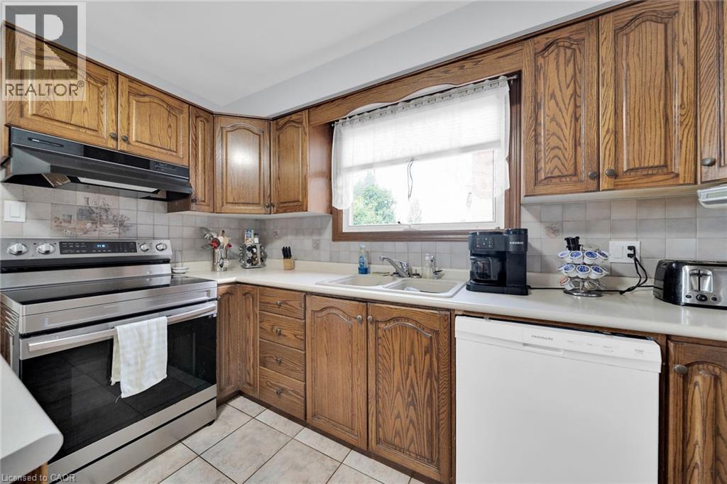 35 Macintosh Drive, Stoney Creek, Ontario  L8E 4E4 - Photo 11 - 40762081