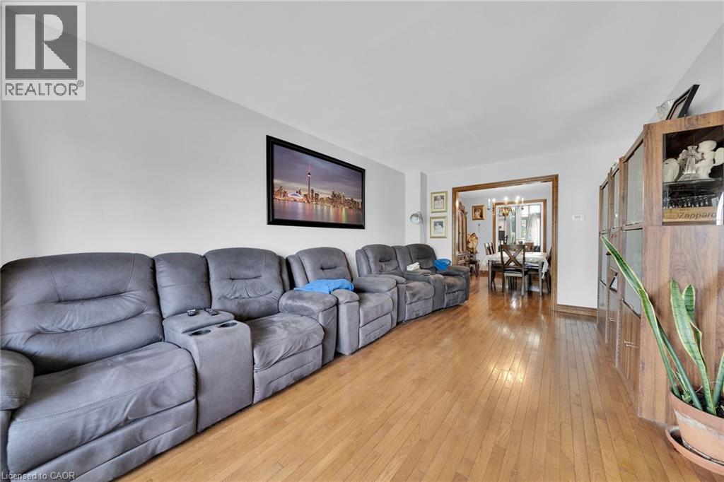 Property at 35 MACINTOSH Drive image 5