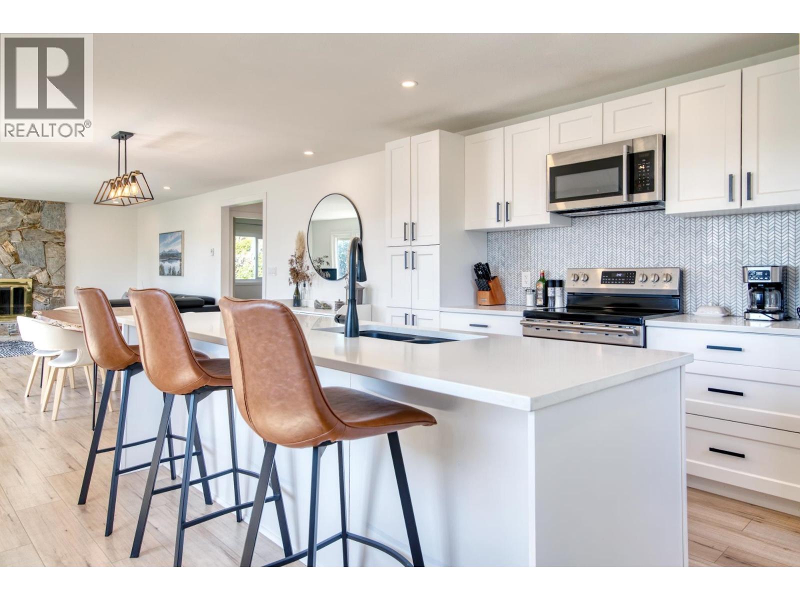 5639 O'brian Road, Halfmoon Bay, British Columbia  V7Z 1E9 - Photo 13 - R3039193
