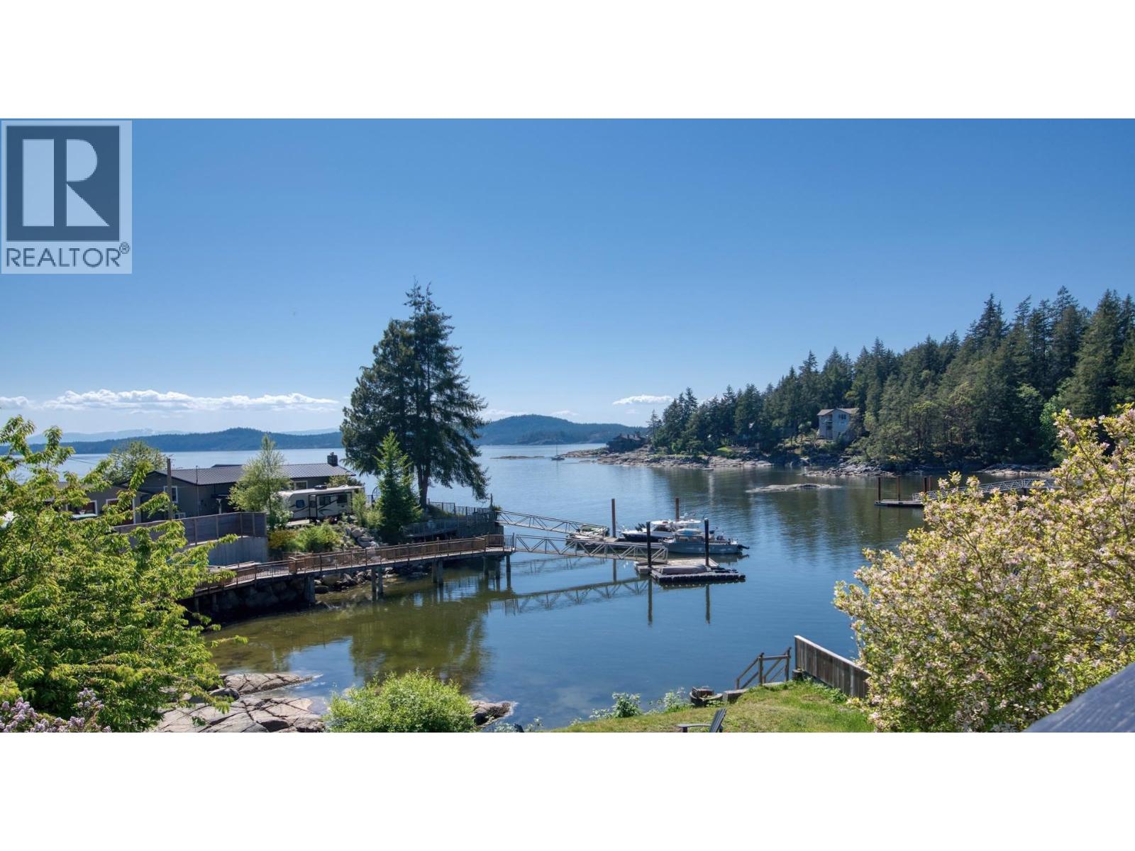 5639 O'brian Road, Halfmoon Bay, British Columbia  V7Z 1E9 - Photo 2 - R3039193