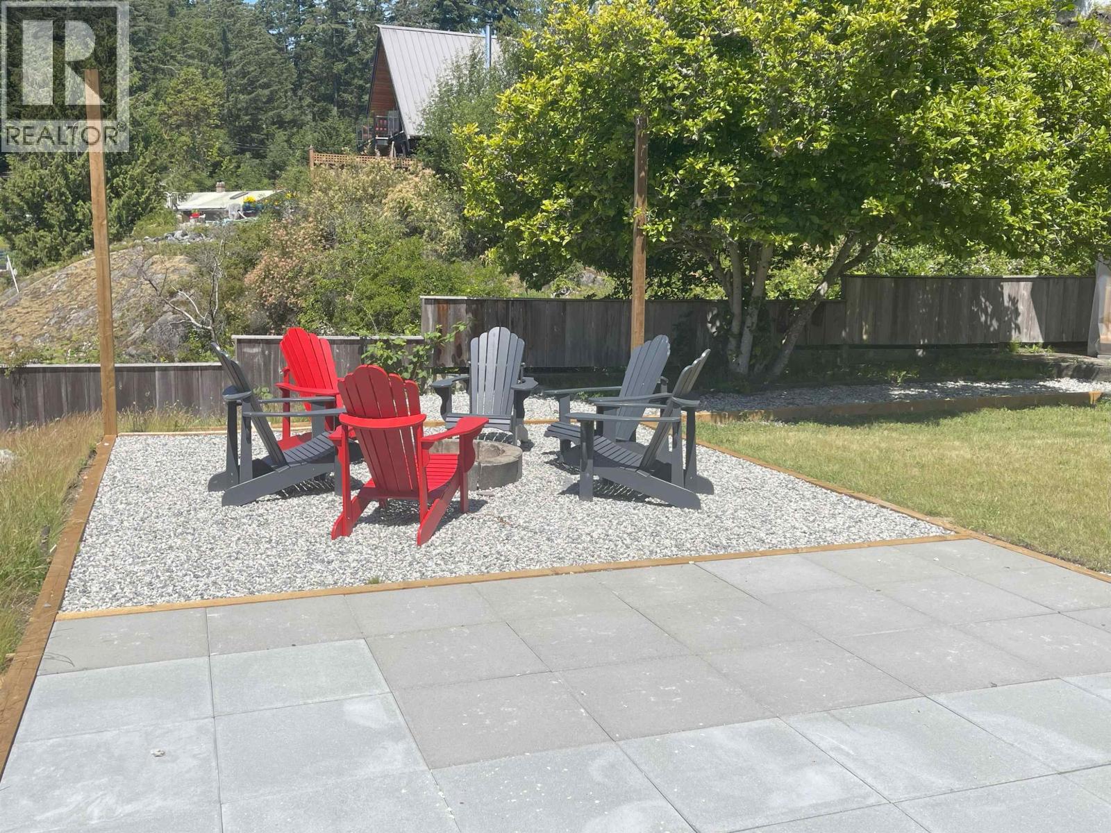 5639 O'brian Road, Halfmoon Bay, British Columbia  V7Z 1E9 - Photo 5 - R3039193
