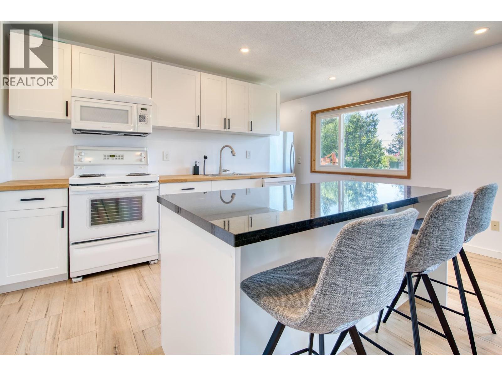 5639 O'brian Road, Halfmoon Bay, British Columbia  V7Z 1E9 - Photo 11 - R3039193