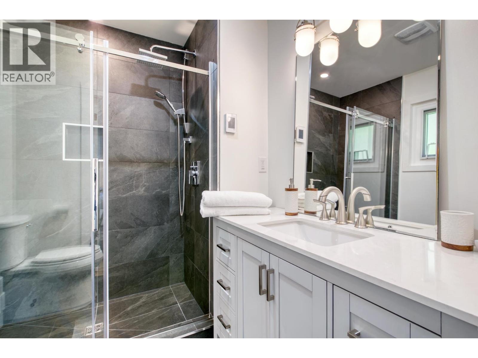 5639 O'brian Road, Halfmoon Bay, British Columbia  V7Z 1E9 - Photo 15 - R3039193