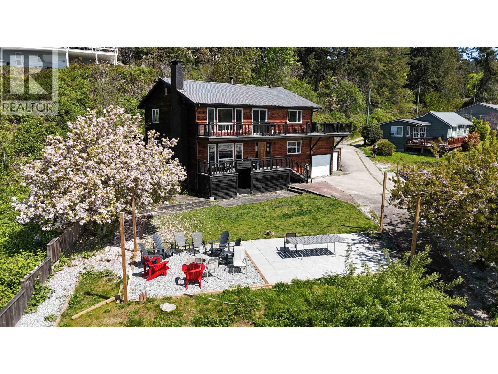 5639 O'brian Road, Halfmoon Bay, British Columbia  V7Z 1E9 - Photo 3 - R3039193