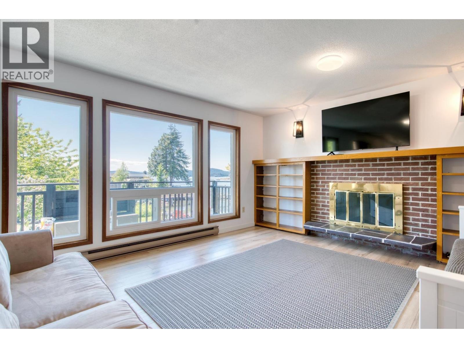 5639 O'brian Road, Halfmoon Bay, British Columbia  V7Z 1E9 - Photo 8 - R3039193