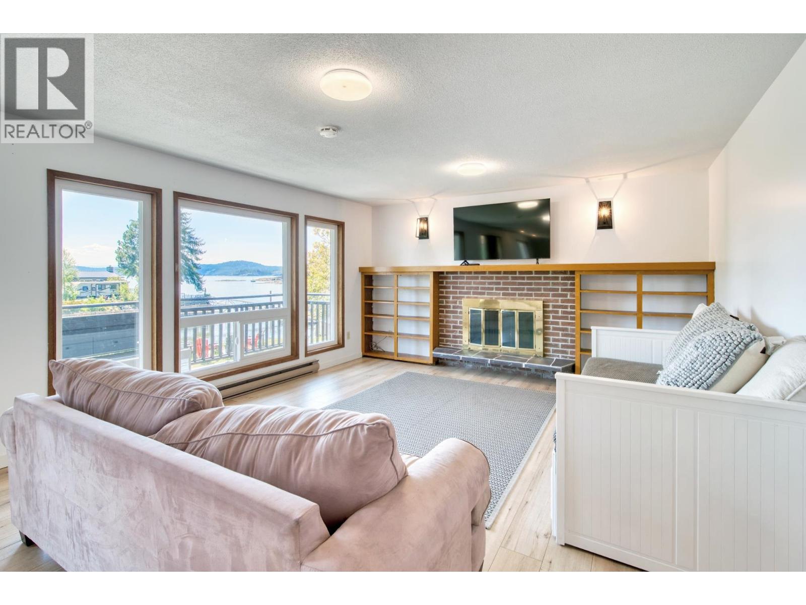5639 O'brian Road, Halfmoon Bay, British Columbia  V7Z 1E9 - Photo 6 - R3039193