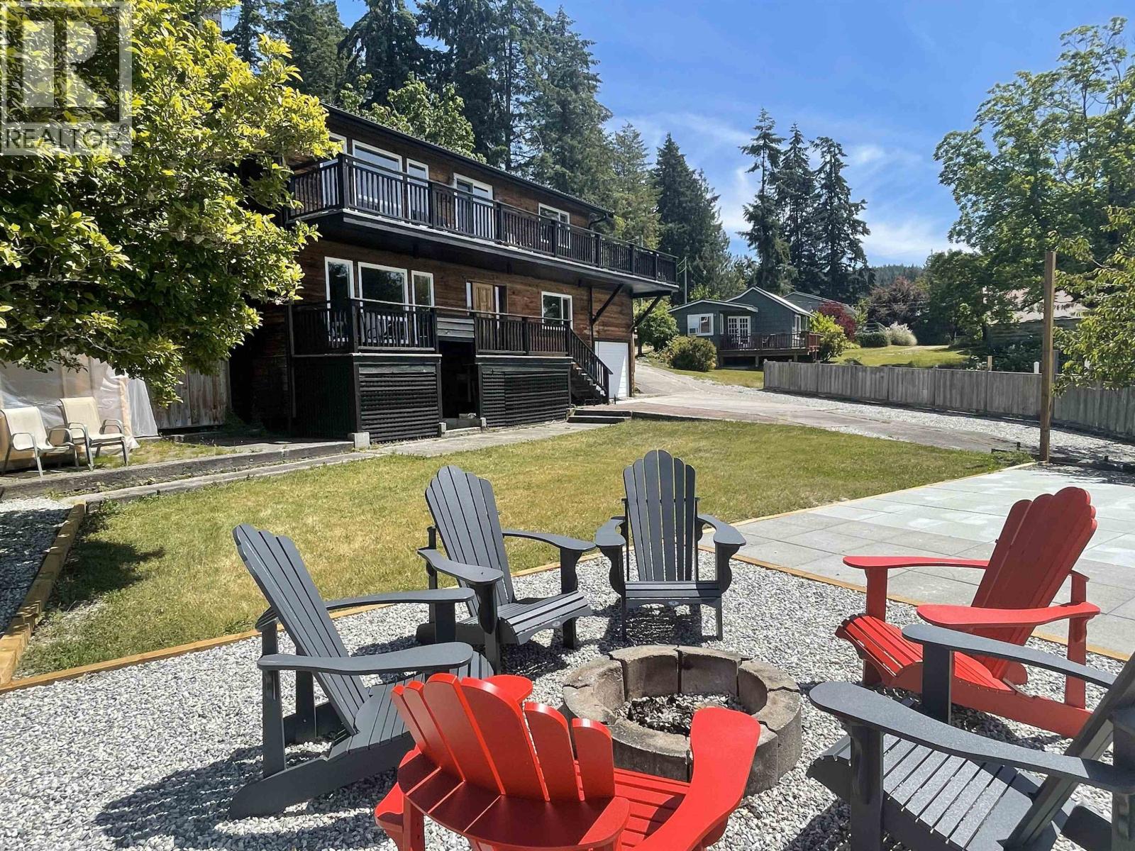 5639 O'brian Road, Halfmoon Bay, British Columbia  V7Z 1E9 - Photo 4 - R3039193