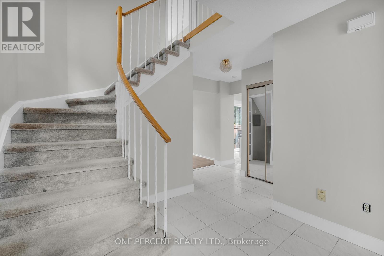 Property at 28 CHICKASAW CRESCENT image 3