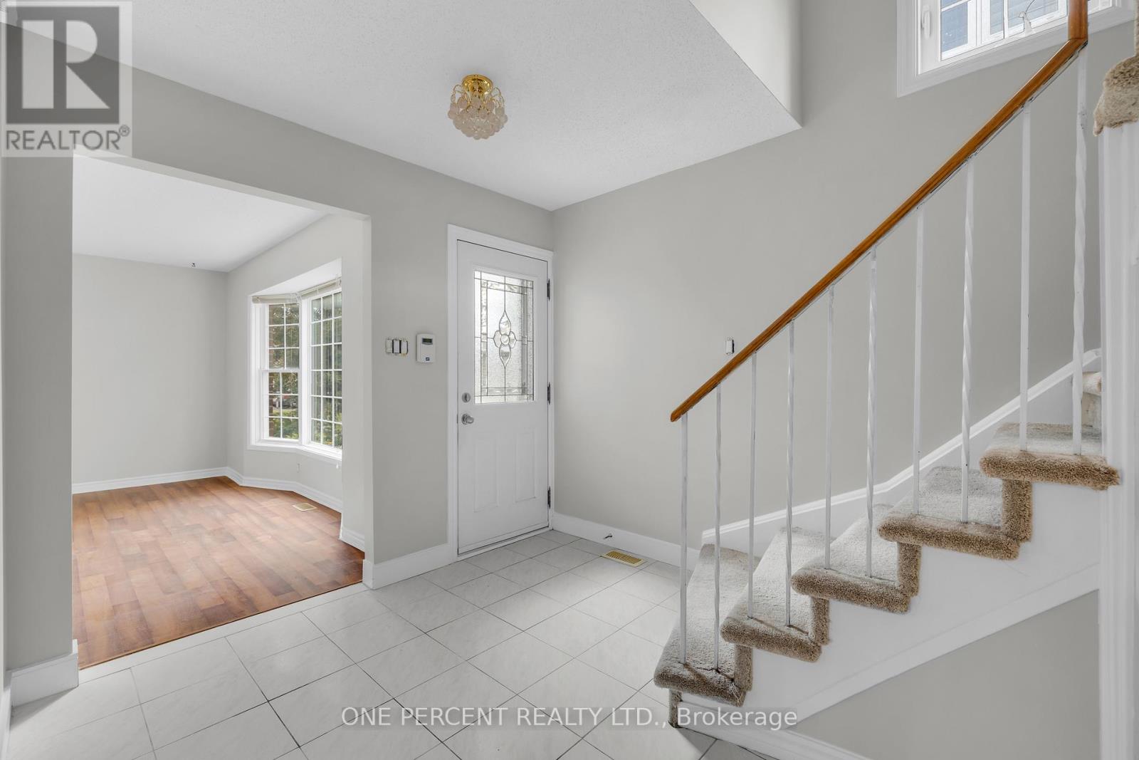 Property at 28 CHICKASAW CRESCENT image 4