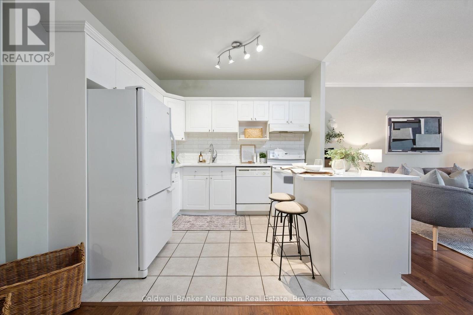 206 - 60 Wyndham Street S, Guelph, Ontario  N1E 7H7 - Photo 4 - X12310344