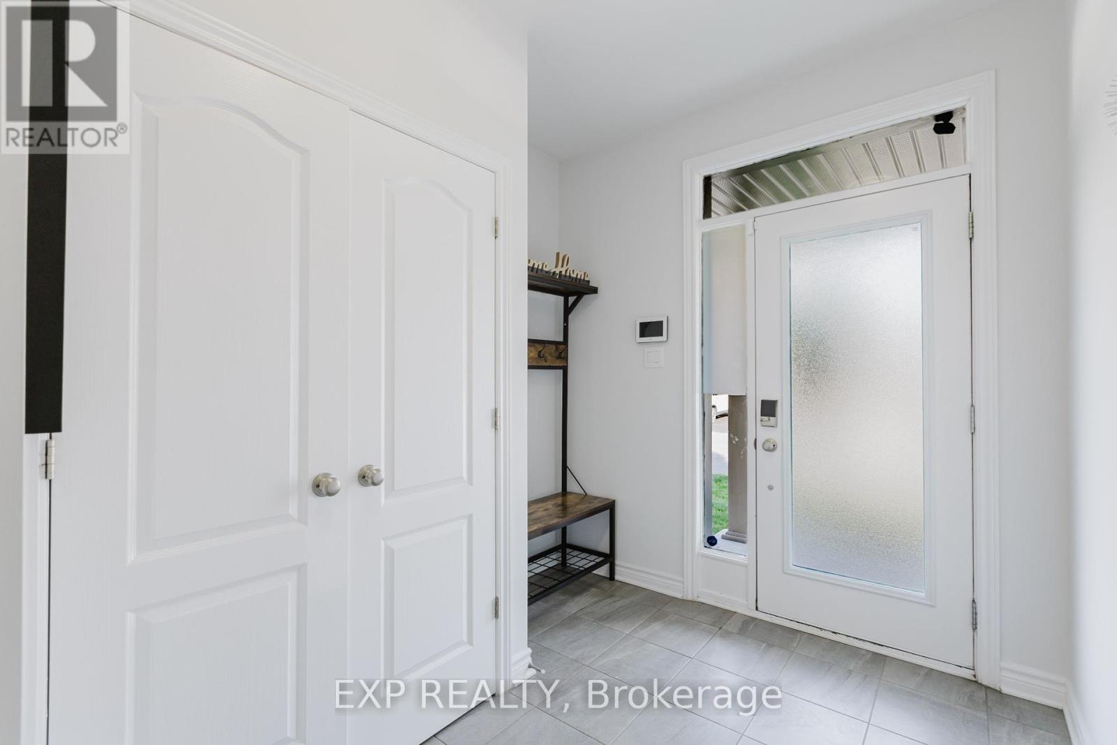 80 Palfrey Way, Ottawa, Ontario  K2V 0B3 - Photo 3 - X12356998