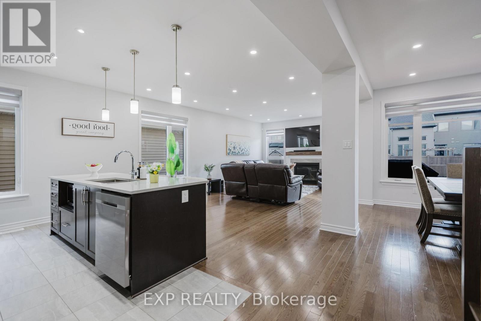 80 Palfrey Way, Ottawa, Ontario  K2V 0B3 - Photo 4 - X12356998