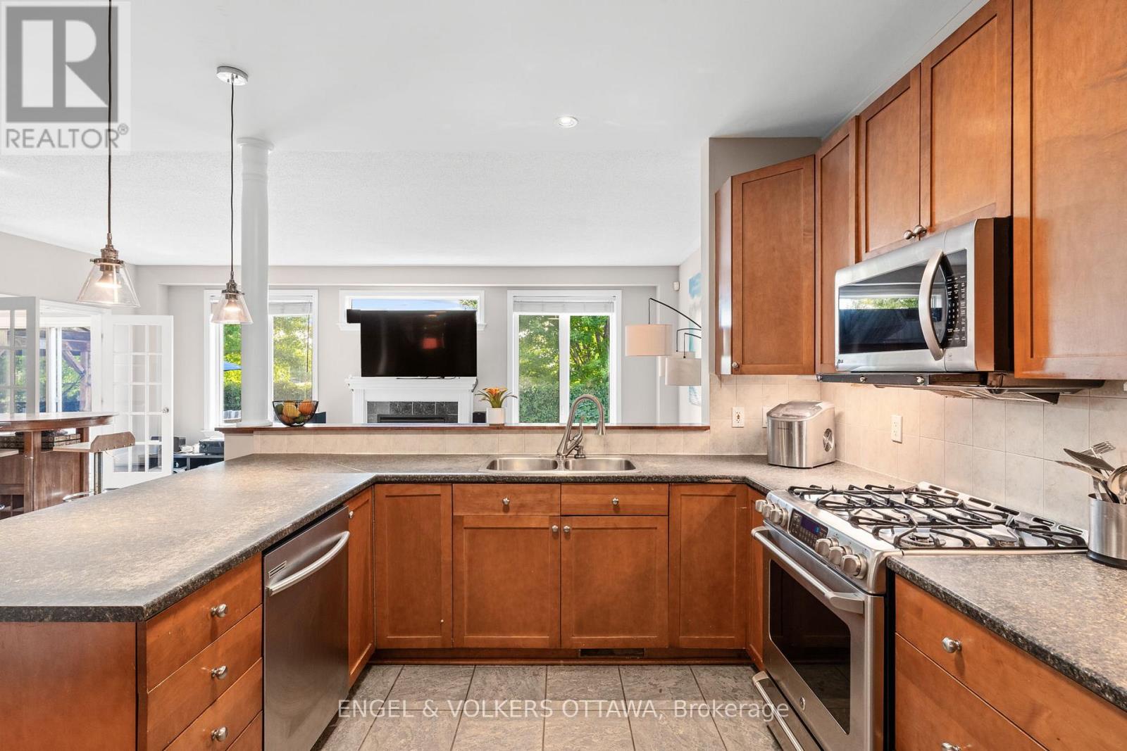 98 Anfield Crescent E, Ottawa, Ontario  K2G 7B7 - Photo 11 - X12357033