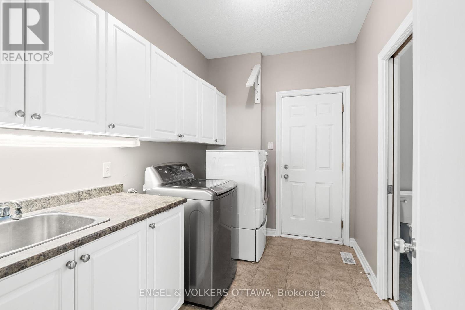 98 Anfield Crescent E, Ottawa, Ontario  K2G 7B7 - Photo 15 - X12357033
