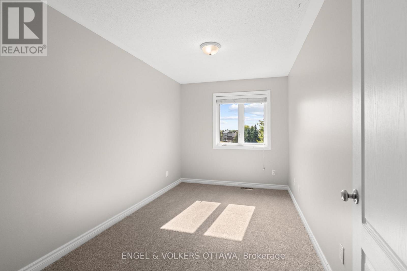 98 Anfield Crescent E, Ottawa, Ontario  K2G 7B7 - Photo 31 - X12357033