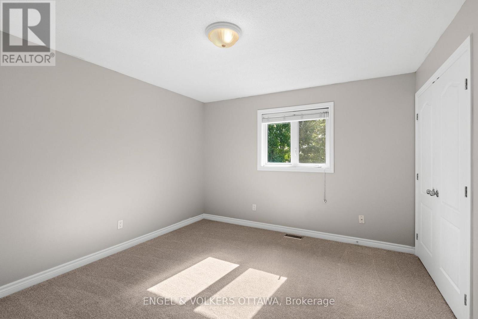 98 Anfield Crescent E, Ottawa, Ontario  K2G 7B7 - Photo 32 - X12357033