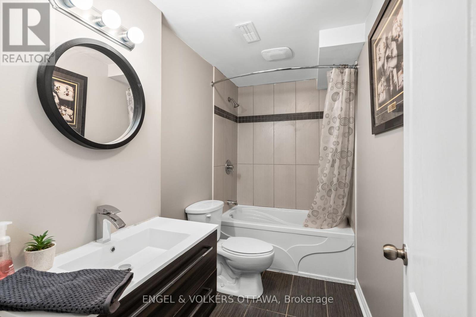 98 Anfield Crescent E, Ottawa, Ontario  K2G 7B7 - Photo 38 - X12357033