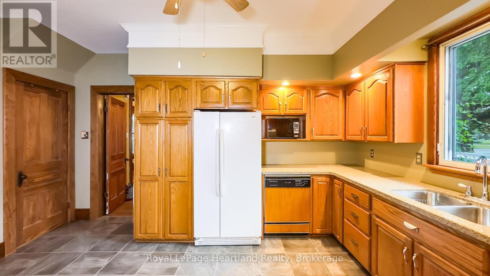 183 East Street, Goderich, Ontario  N7A 1N6 - Photo 13 - X12356520