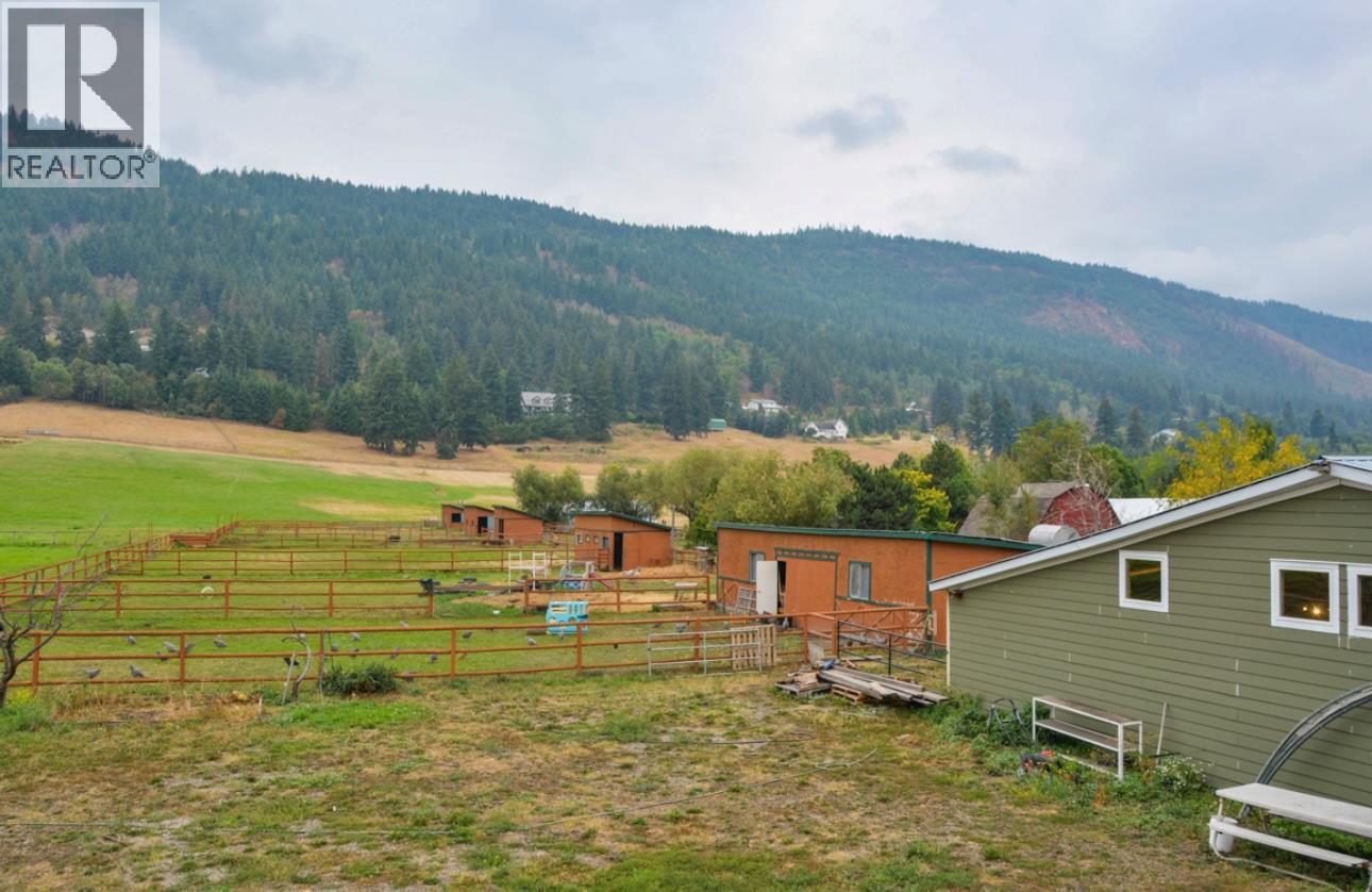 6800 Learmouth Road, Coldstream, British Columbia  V1B 3G9 - Photo 8 - 10360194