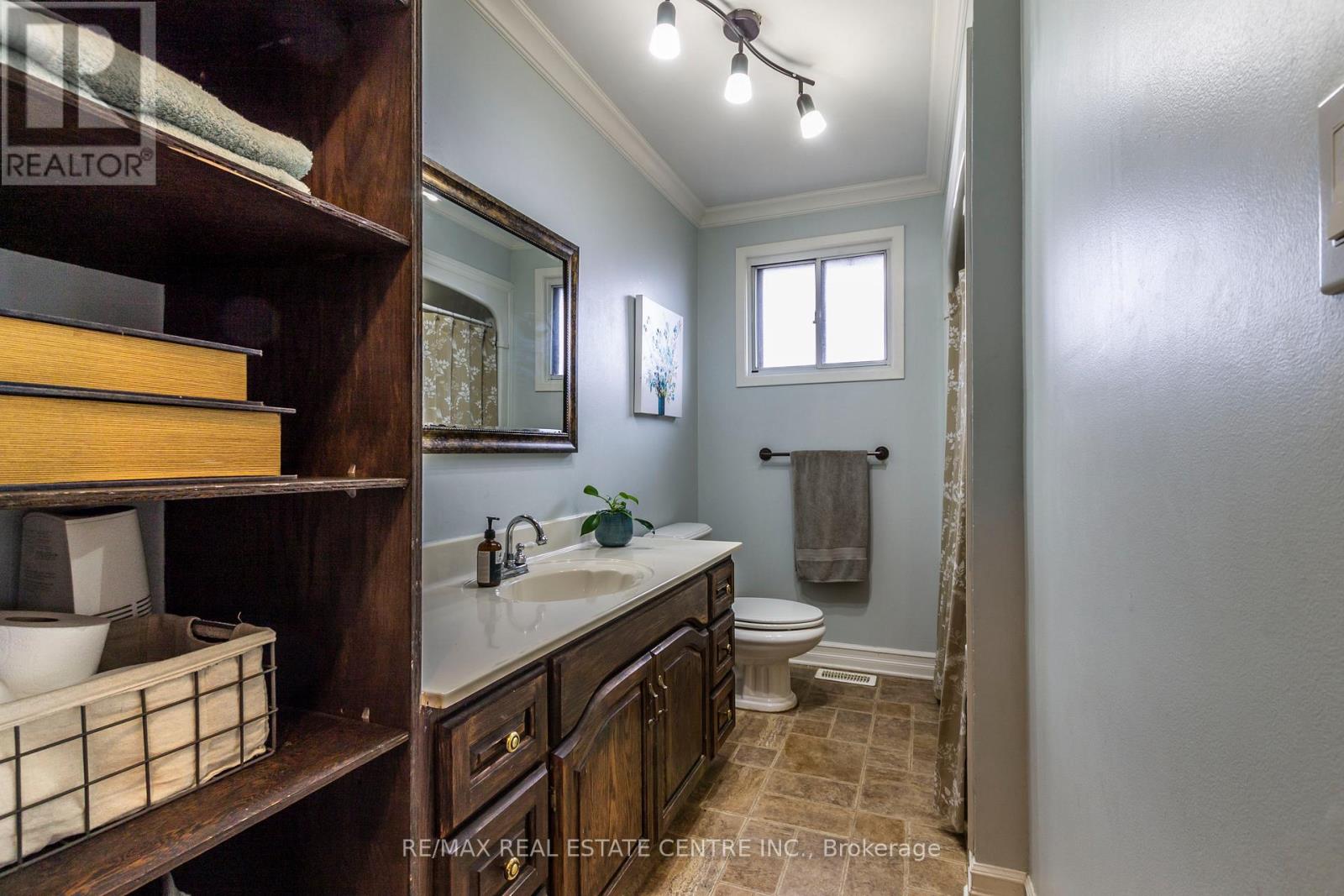 34 Milton Heights Crescent, Milton, Ontario  L9T 2W7 - Photo 13 - W12356971