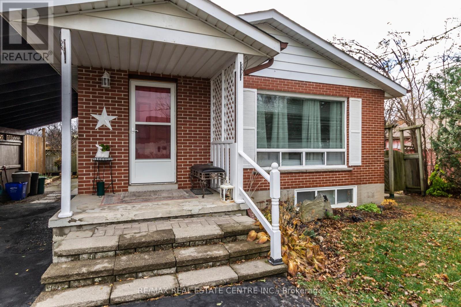 34 Milton Heights Crescent, Milton, Ontario  L9T 2W7 - Photo 3 - W12356971