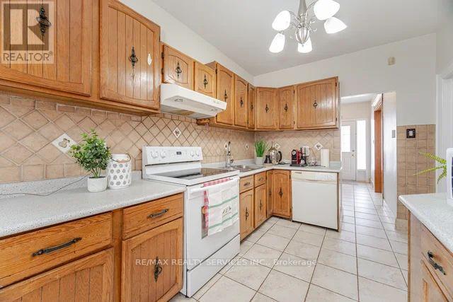 444 Maybank Avenue, Toronto, Ontario  M6N 3S8 - Photo 15 - W12356974