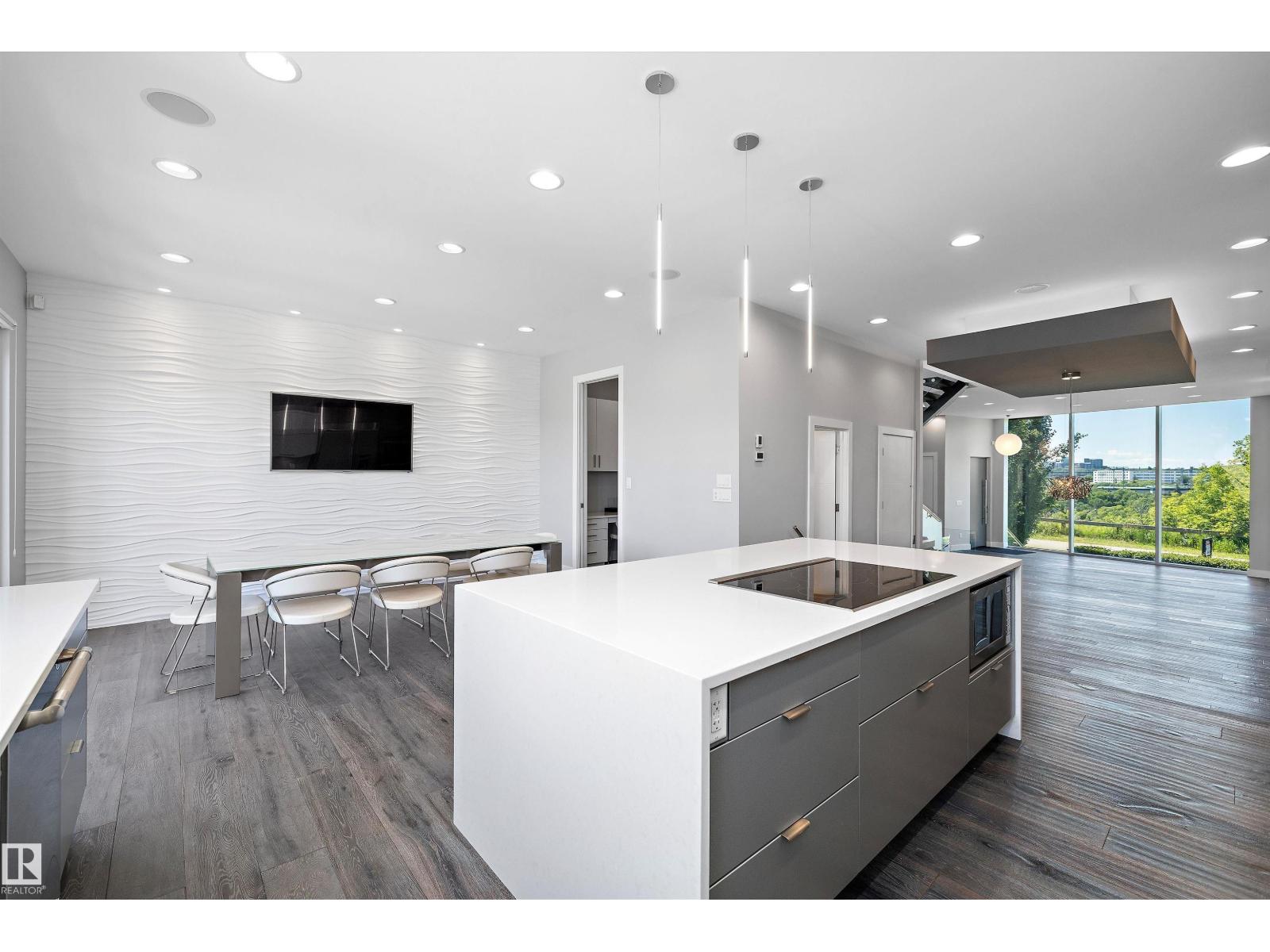 Property at 9509 99B ST NW image 3