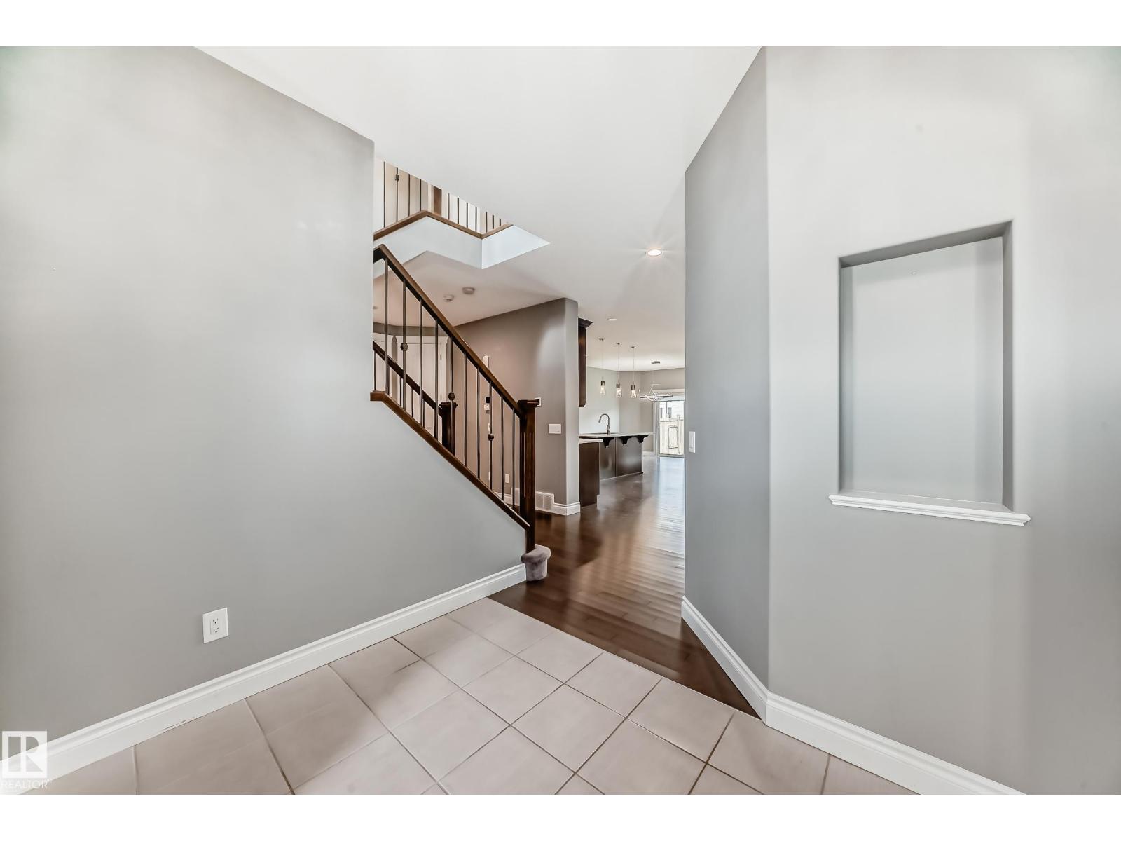 1921 33 St Nw, Edmonton, Alberta  T6T 0L5 - Photo 4 - E4454019