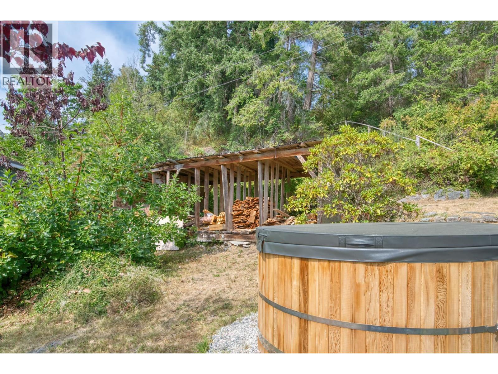 5625 O'brian Road, Halfmoon Bay, British Columbia  V7Z 1E9 - Photo 8 - R3039198