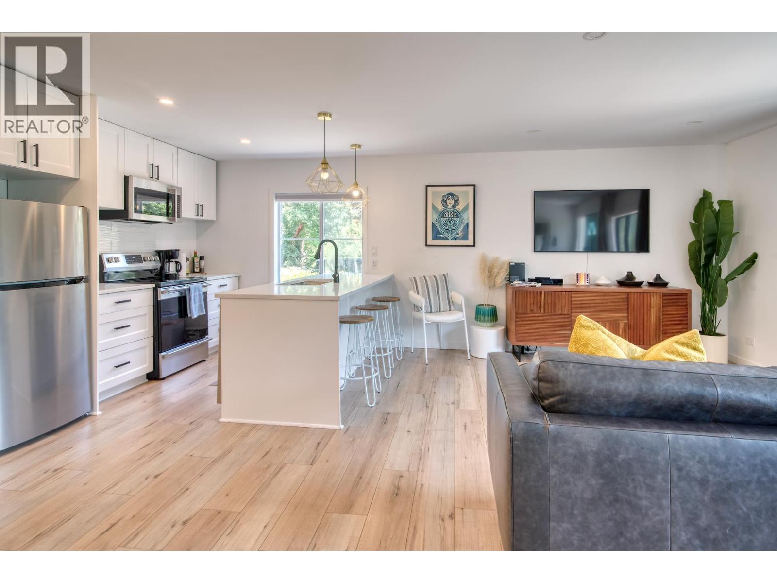 5625 O'brian Road, Halfmoon Bay, British Columbia  V7Z 1E9 - Photo 5 - R3039198