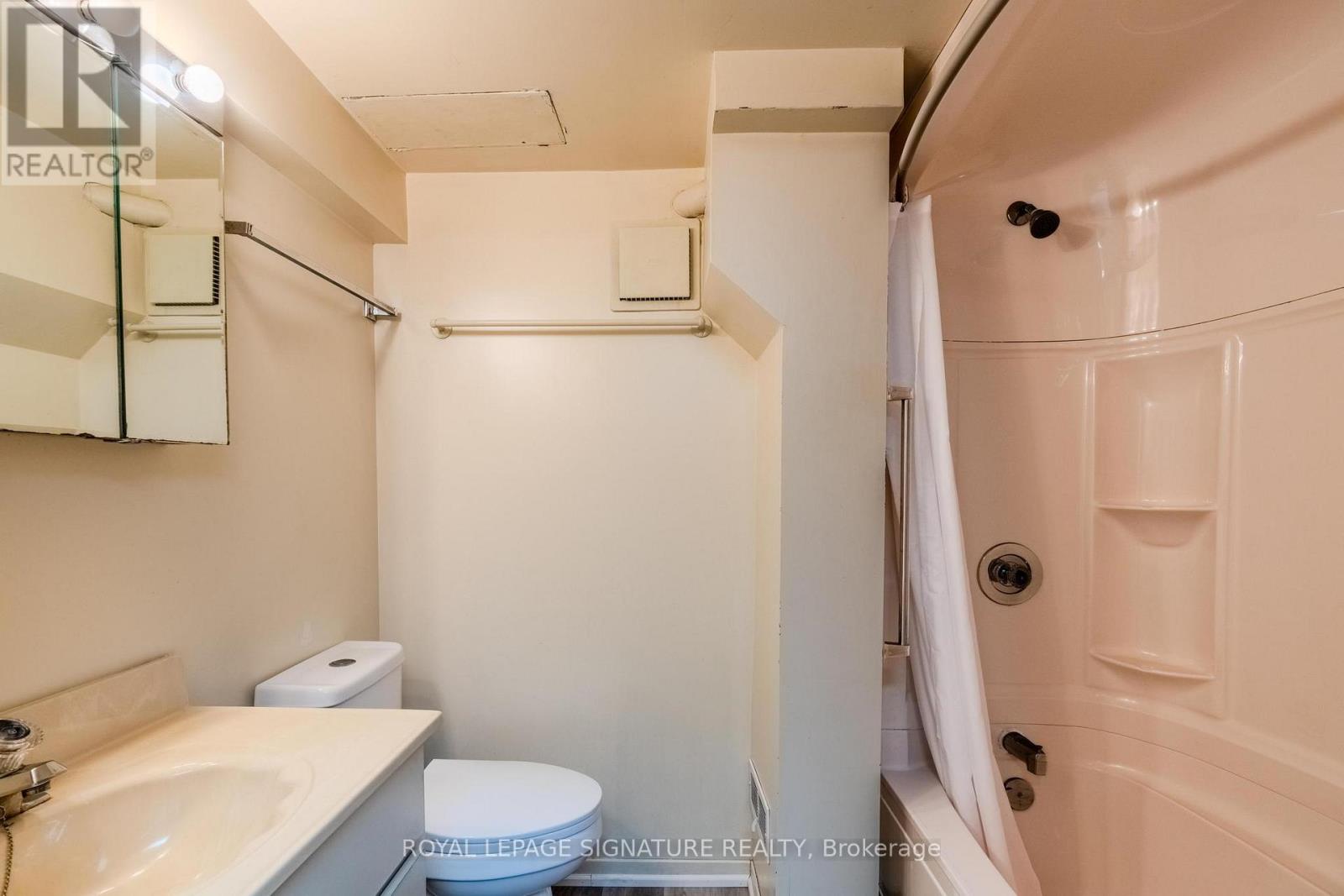18 Greengate Road, Toronto, Ontario  M3B 1E8 - Photo 27 - C12357102
