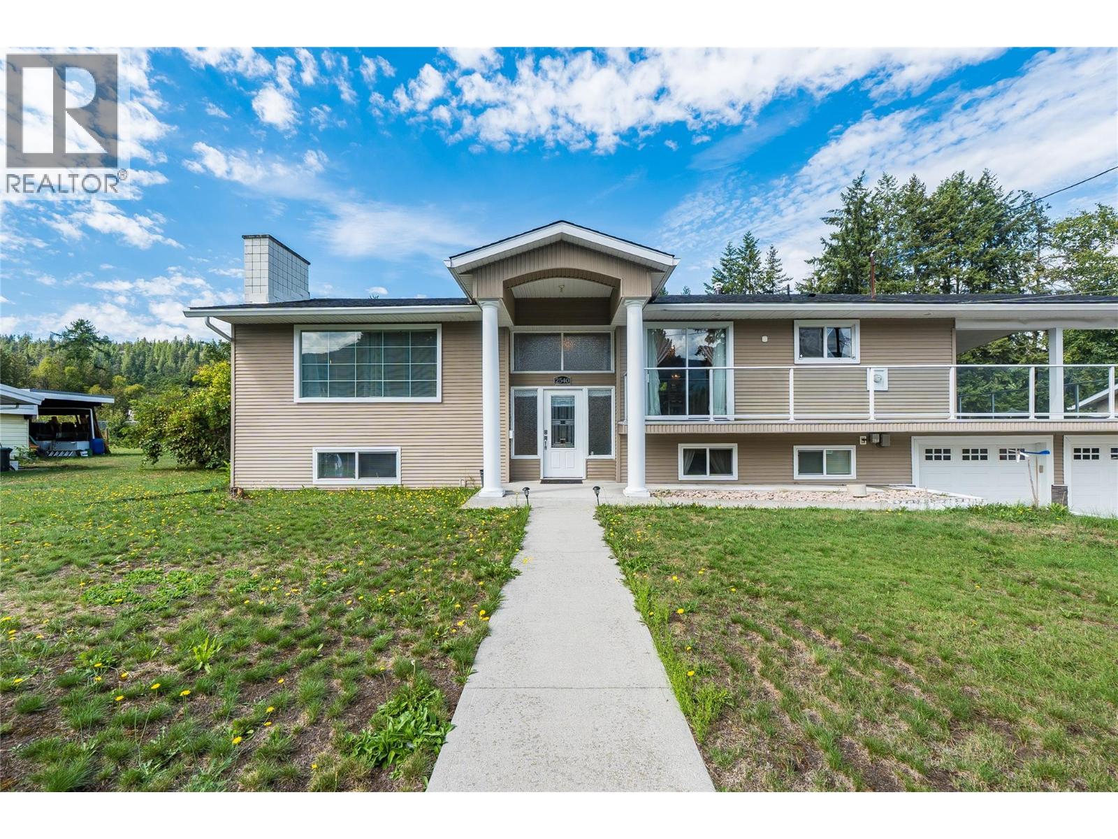 2540 6TH Avenue, castlegar, British Columbia