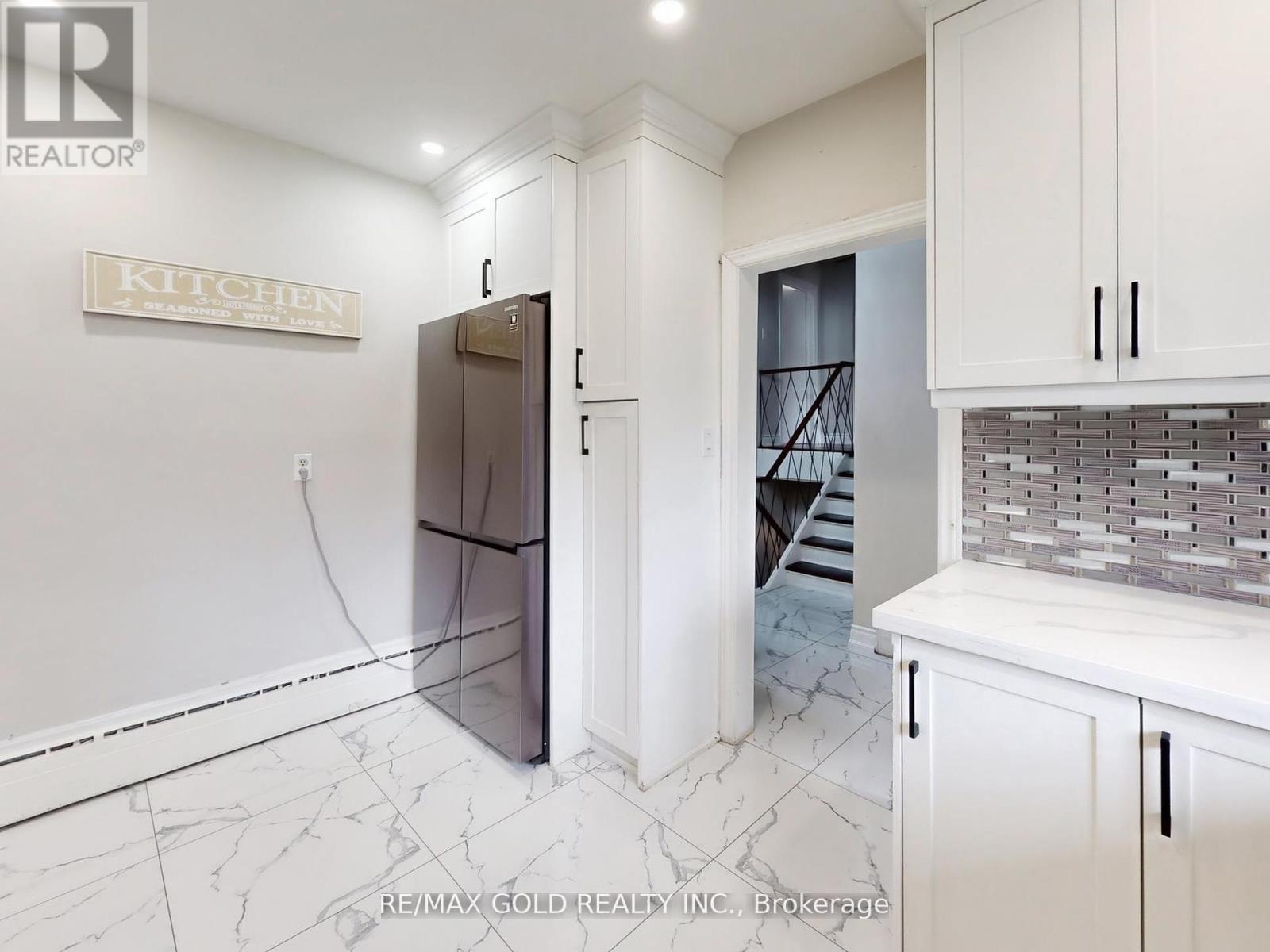 61 Centre Street N, Brampton, Ontario  L6V 1T1 - Photo 15 - W12357032