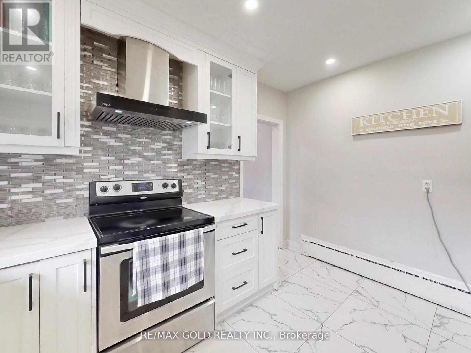 61 Centre Street N, Brampton, Ontario  L6V 1T1 - Photo 16 - W12357032