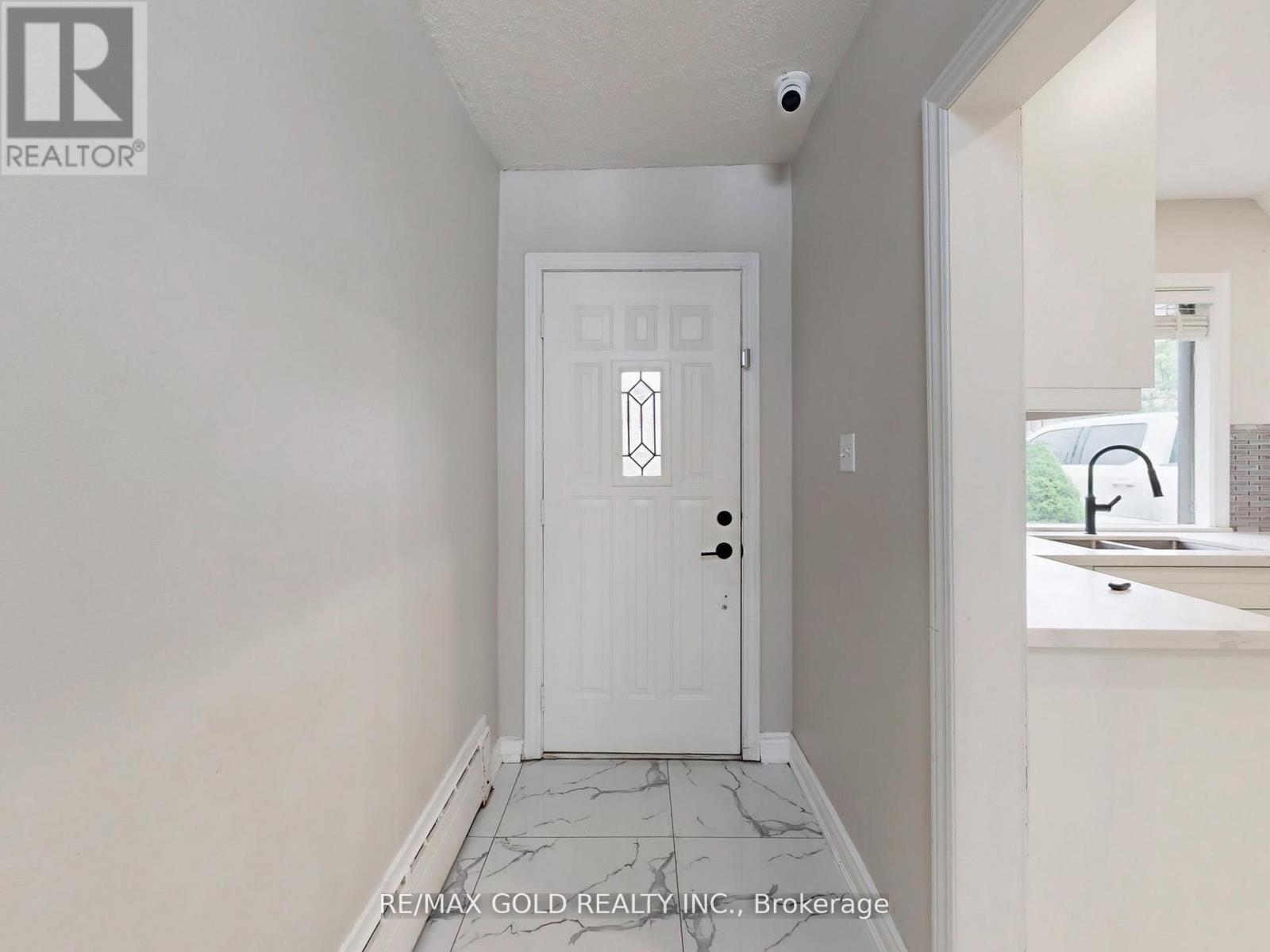 61 Centre Street N, Brampton, Ontario  L6V 1T1 - Photo 17 - W12357032