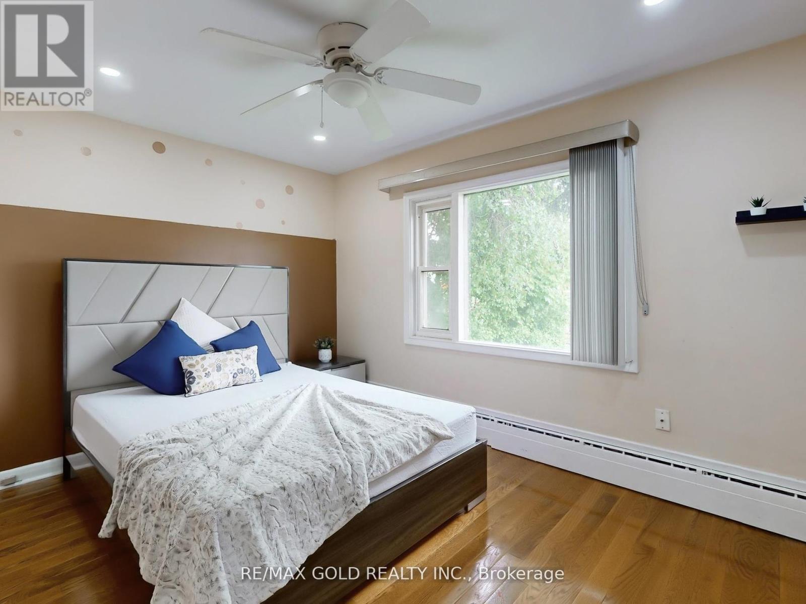 61 Centre Street N, Brampton, Ontario  L6V 1T1 - Photo 18 - W12357032