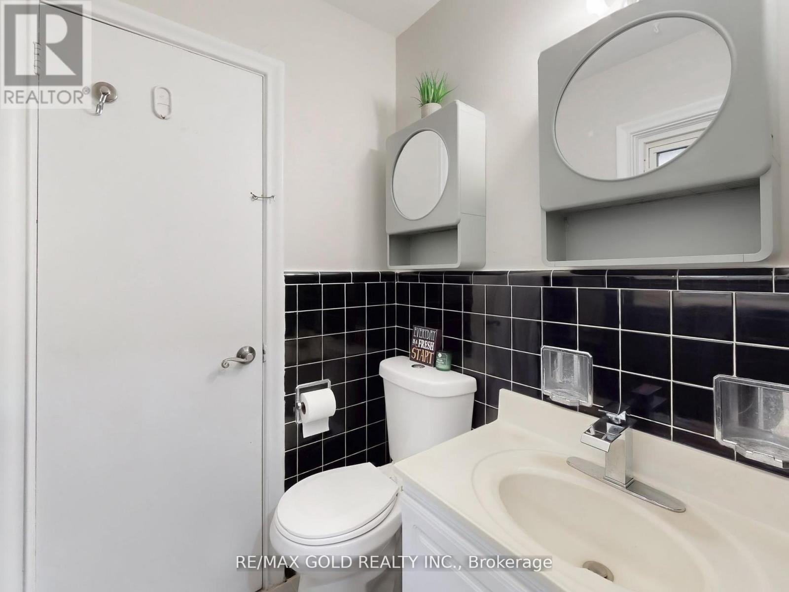 61 Centre Street N, Brampton, Ontario  L6V 1T1 - Photo 20 - W12357032