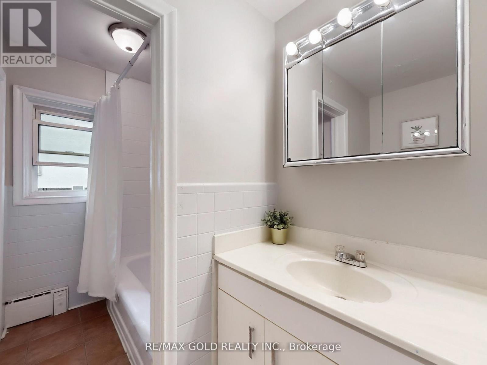 61 Centre Street N, Brampton, Ontario  L6V 1T1 - Photo 29 - W12357032
