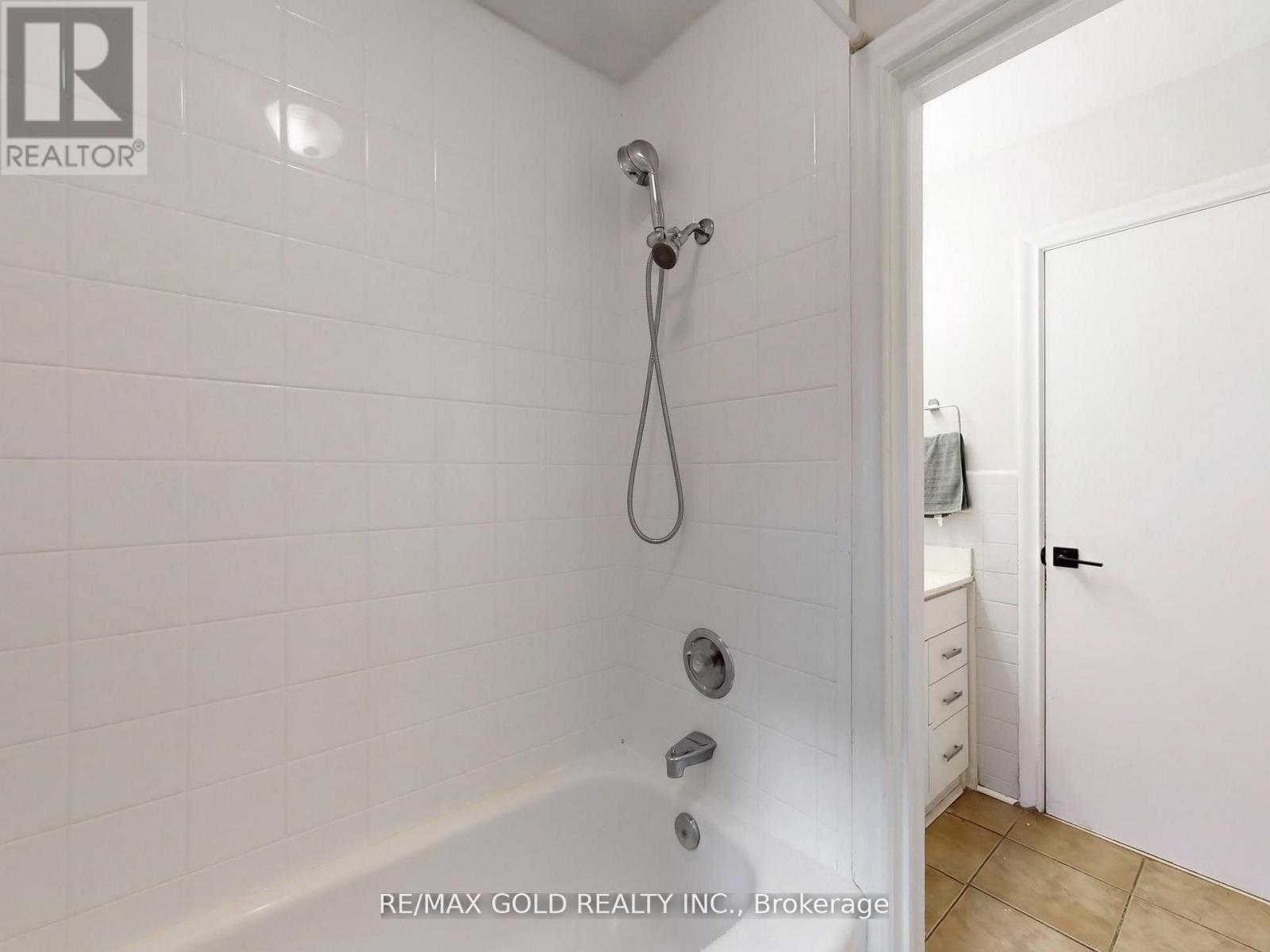 61 Centre Street N, Brampton, Ontario  L6V 1T1 - Photo 30 - W12357032