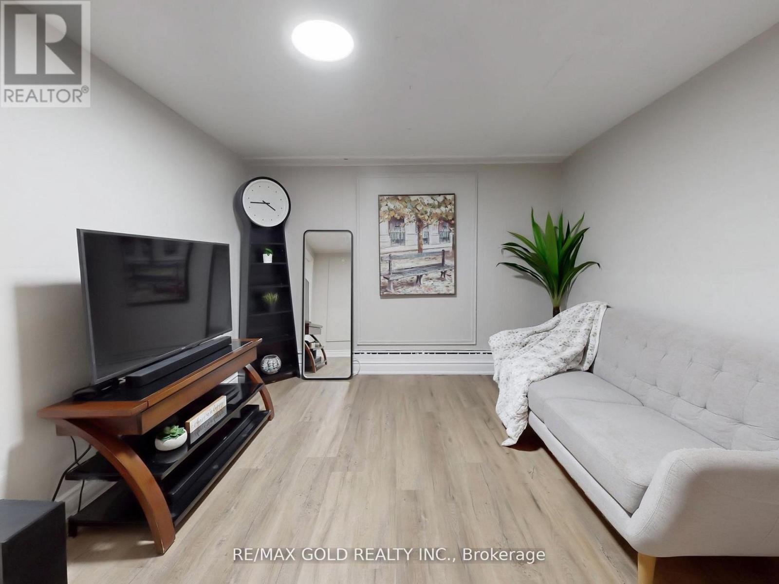 61 Centre Street N, Brampton, Ontario  L6V 1T1 - Photo 31 - W12357032